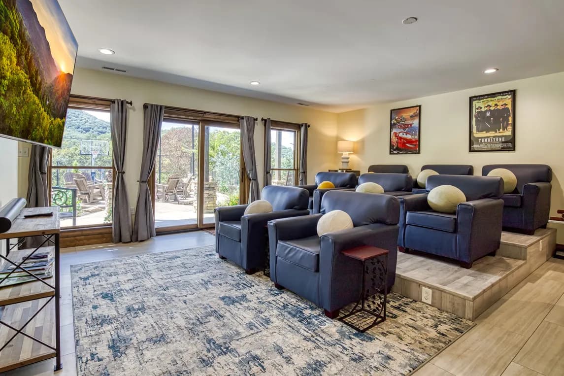 Wears Valley, TN 5bd 5ba Elk Ridge Cabin gallery photo 6