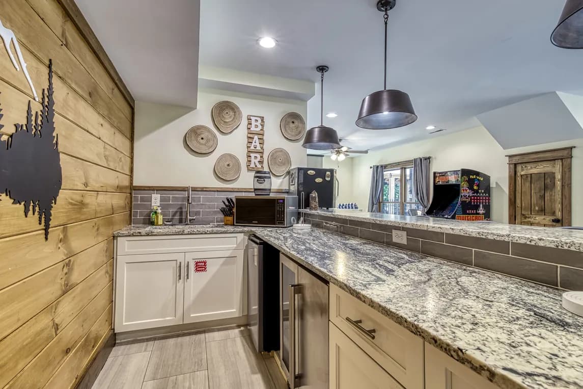 Wears Valley, TN 5bd 5ba Elk Ridge Cabin gallery photo 8