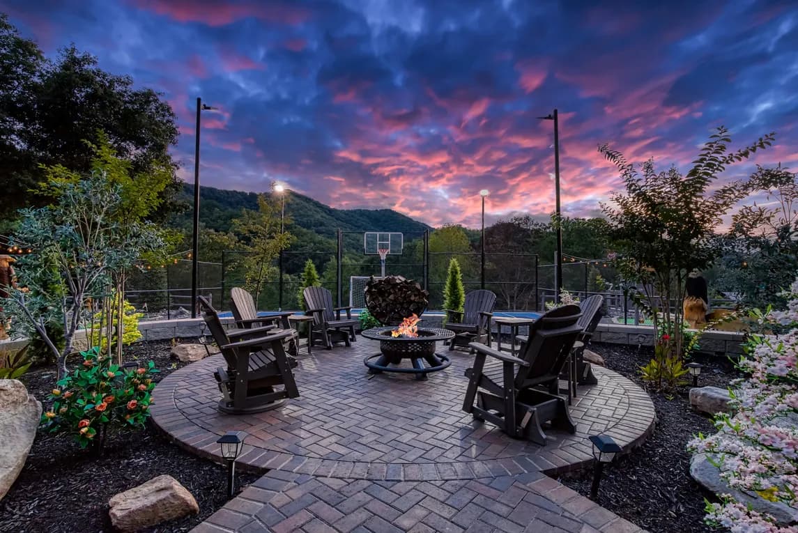 Wears Valley, TN 5bd 5ba Elk Ridge Cabin gallery photo 10