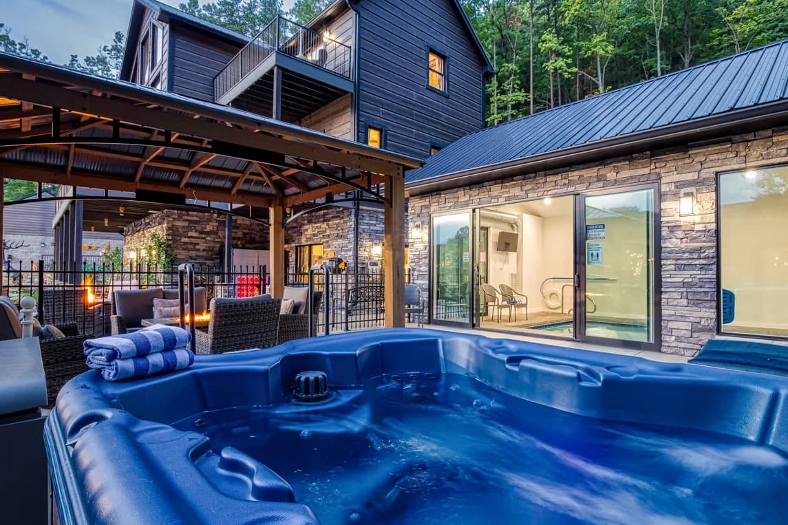 Wears Valley, TN 5bd 5ba Elk Ridge Cabin gallery photo 11