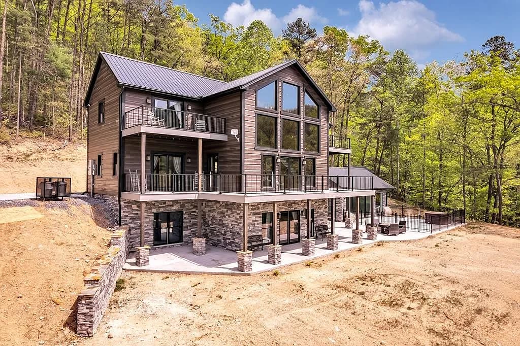 Wears Valley, TN 5bd 5ba Elk Ridge Cabin — Before