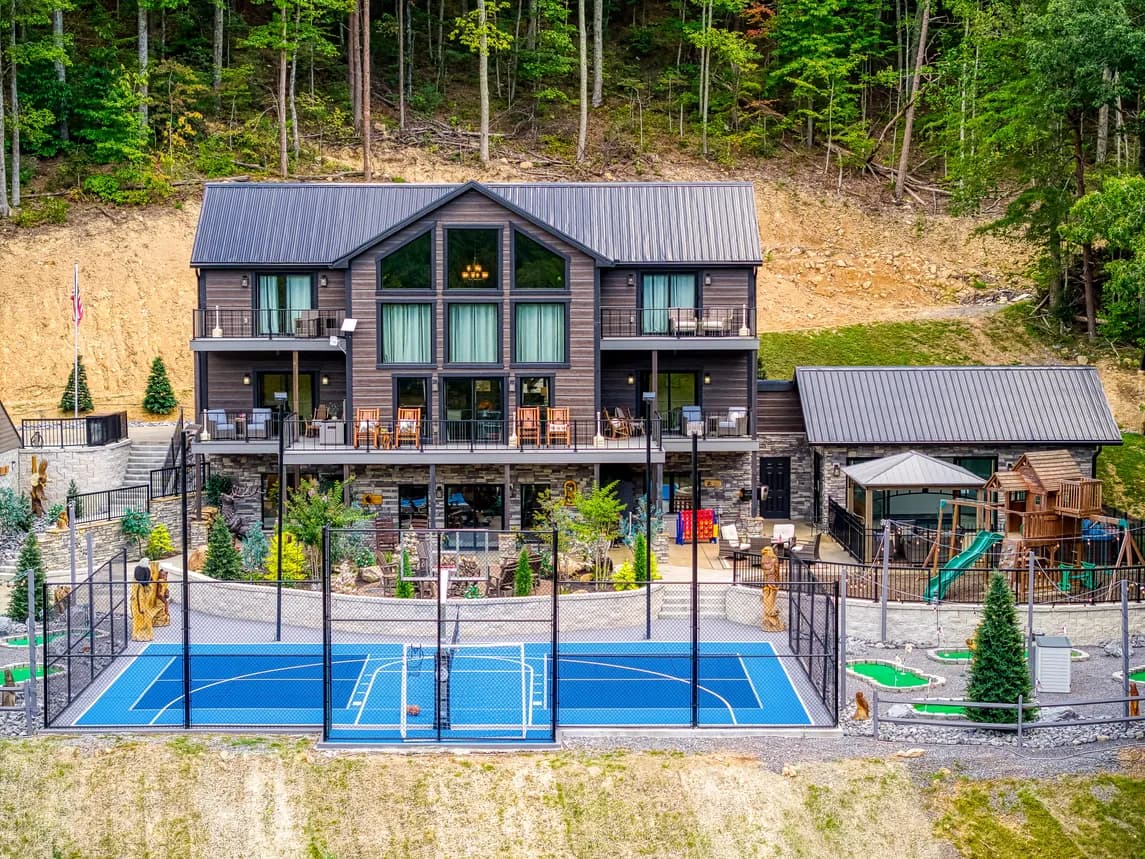 Wears Valley, TN 5bd 5ba Elk Ridge Cabin — After